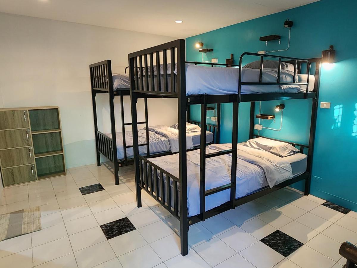 Blue Moon House - A Budget Hostel For Easy Travellers เชียงใหม่ ภายนอก รูปภาพ