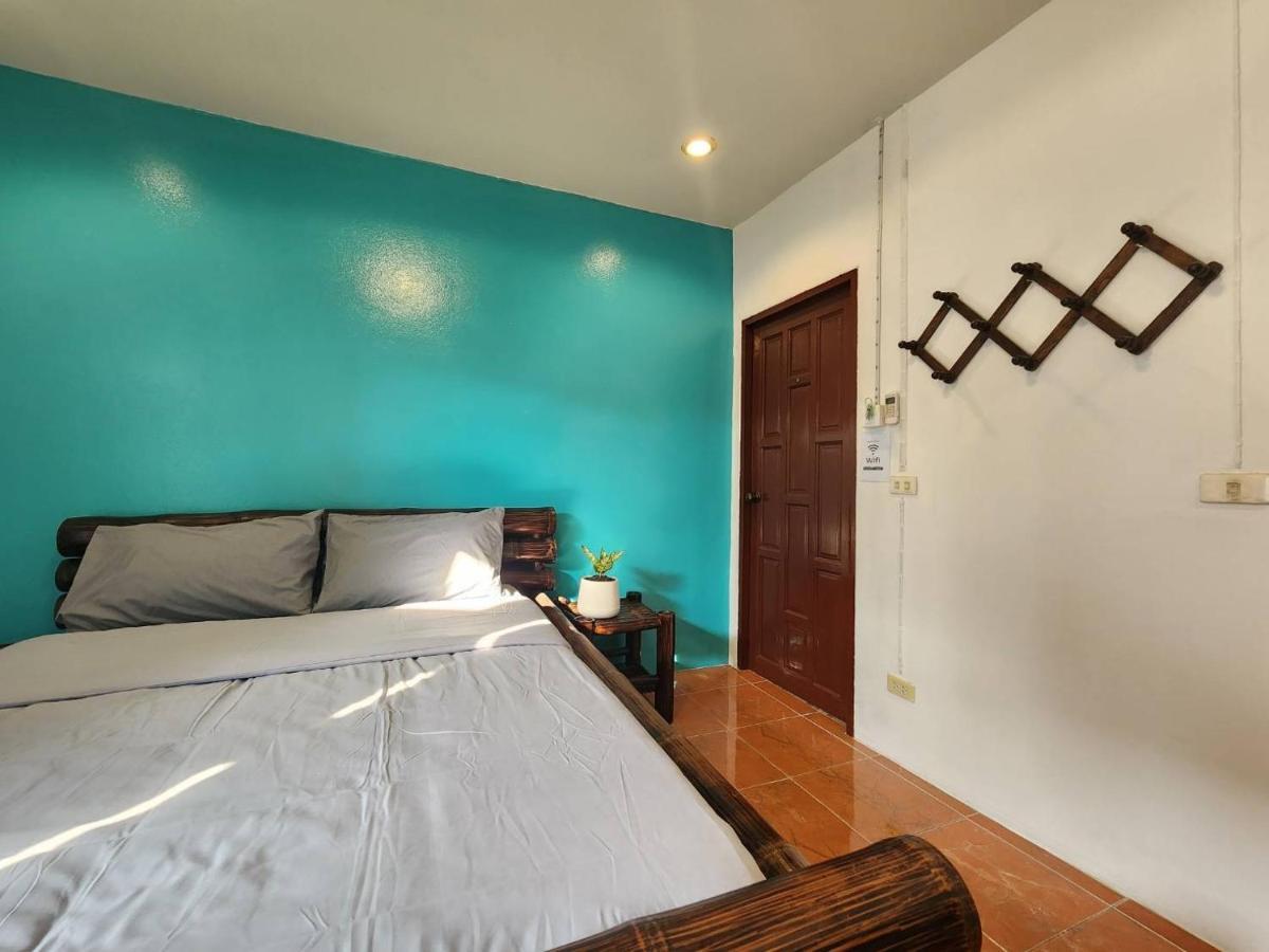 Blue Moon House - A Budget Hostel For Easy Travellers เชียงใหม่ ภายนอก รูปภาพ