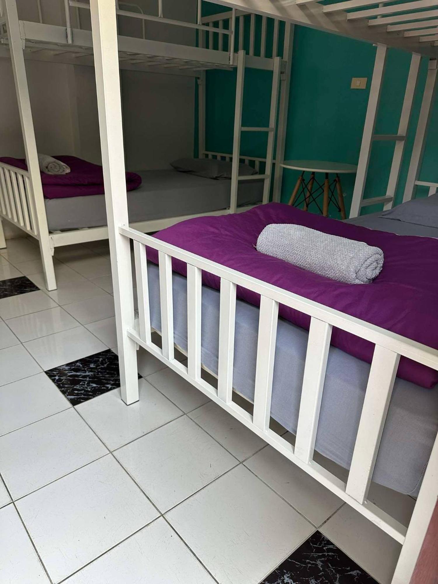 Blue Moon House - A Budget Hostel For Easy Travellers เชียงใหม่ ภายนอก รูปภาพ