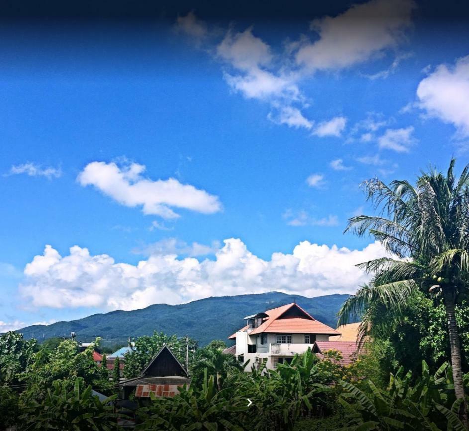 Blue Moon House - A Budget Hostel For Easy Travellers เชียงใหม่ ภายนอก รูปภาพ