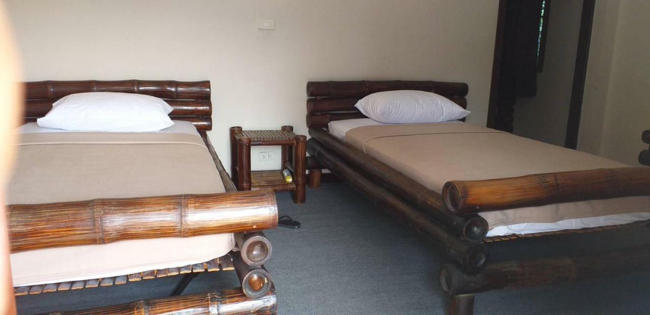 Blue Moon House - A Budget Hostel For Easy Travellers เชียงใหม่ ภายนอก รูปภาพ