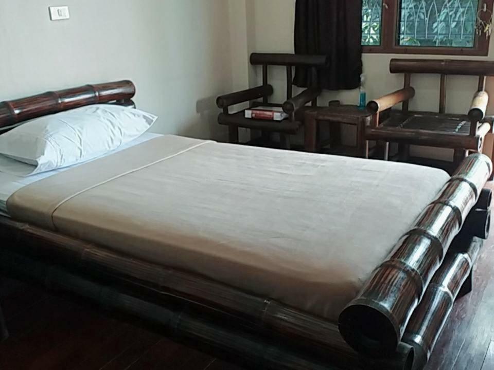 Blue Moon House - A Budget Hostel For Easy Travellers เชียงใหม่ ภายนอก รูปภาพ