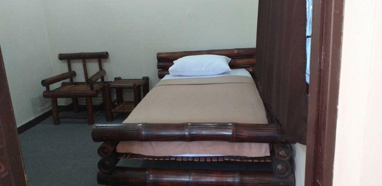 Blue Moon House - A Budget Hostel For Easy Travellers เชียงใหม่ ภายนอก รูปภาพ
